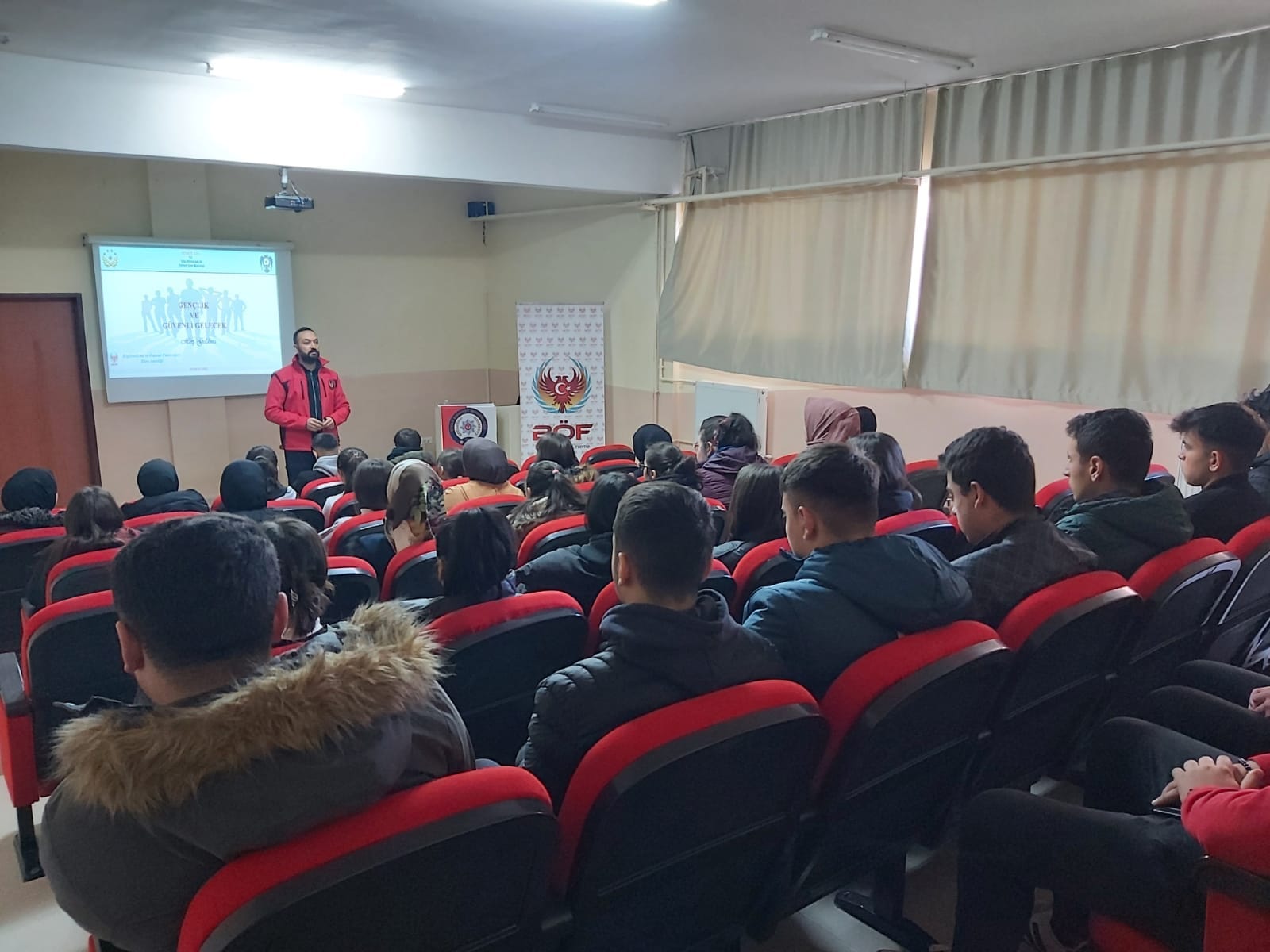 Koyulhisar İlçe Emniyet Amirliği Öğrencilere Terörle Mücadele Eğitimi Verdi!