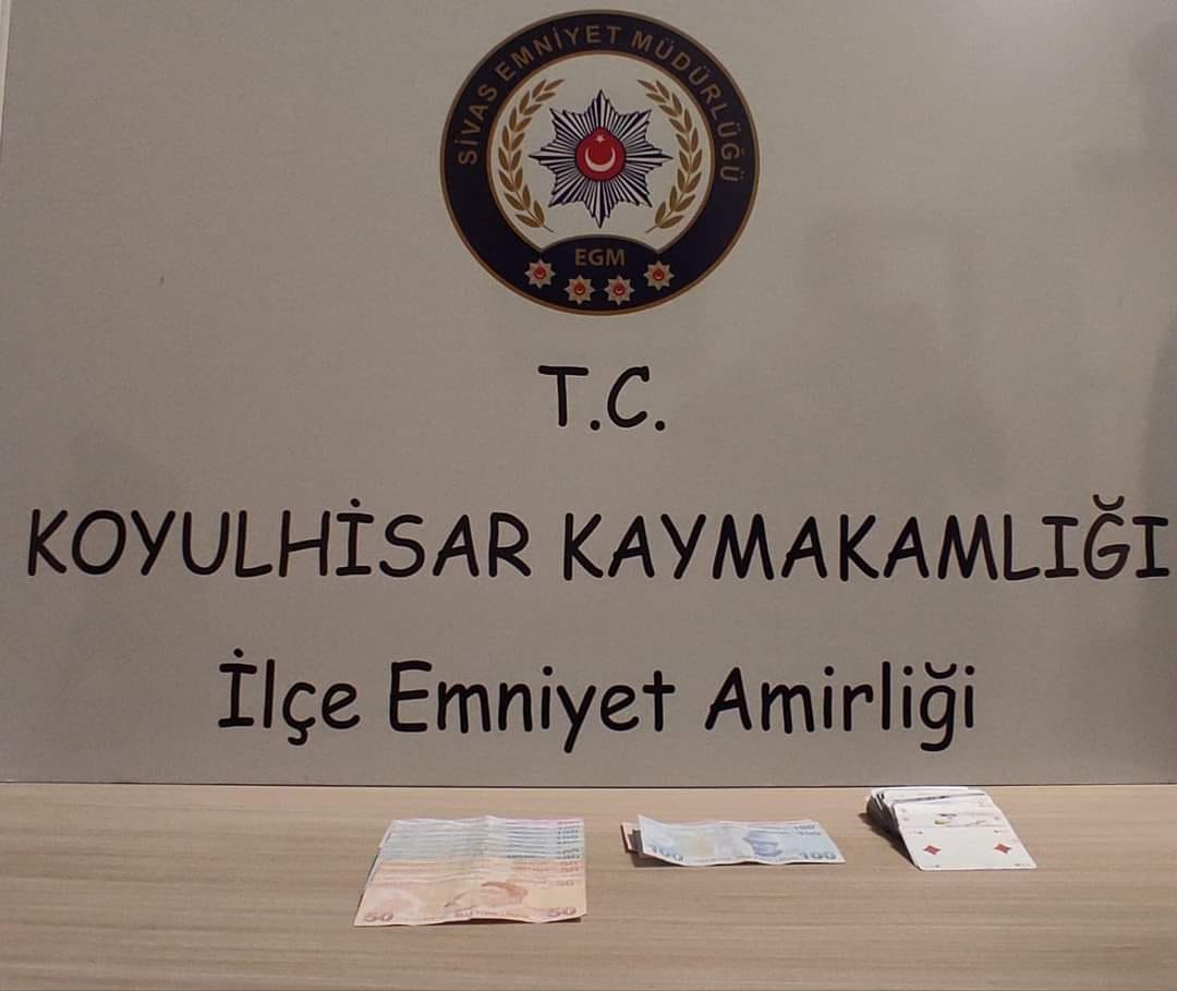 Kumar Oynayanları Polis Suçüstü Yakaladı.