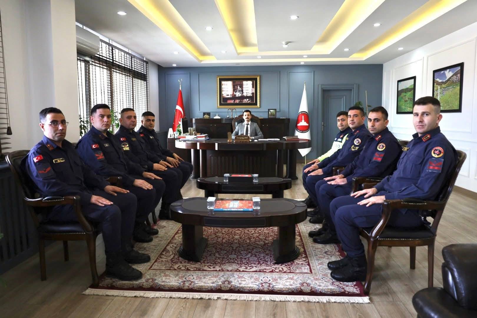 KAYMAKAM KUKUŞ’TAN JANDARMA PERSONELİNE BAŞARI BELGESİ