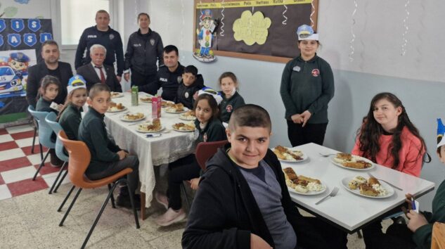 MİNİK ÖĞRENCİLERDEN POLİS HAFTASI’NA ANLAMLI ETKİNLİK.