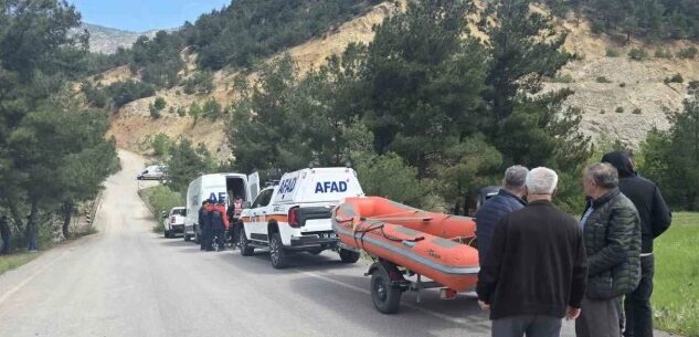 Koyulhisar’da Feci Kaza: AFAD ve Dalgıçlar Seferber Oldu”
