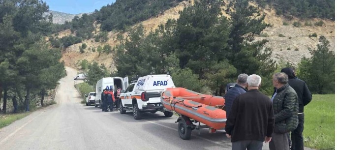 Koyulhisar’da Feci Kaza: AFAD ve Dalgıçlar Seferber Oldu”